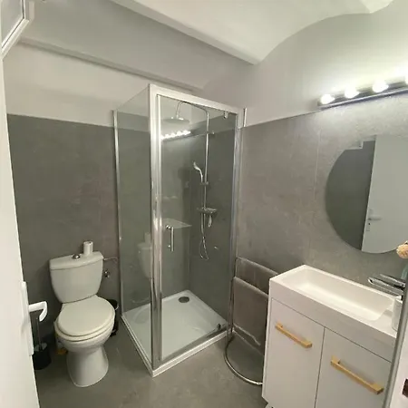 Studio Le Rocher, * Menton